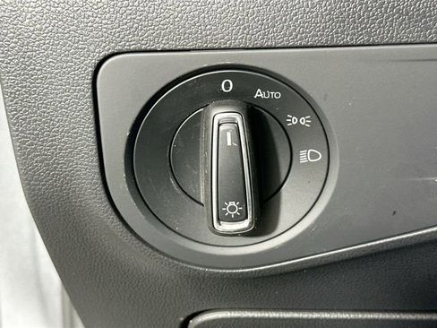 Used 2022 Volkswagen Tiguan SE image 24