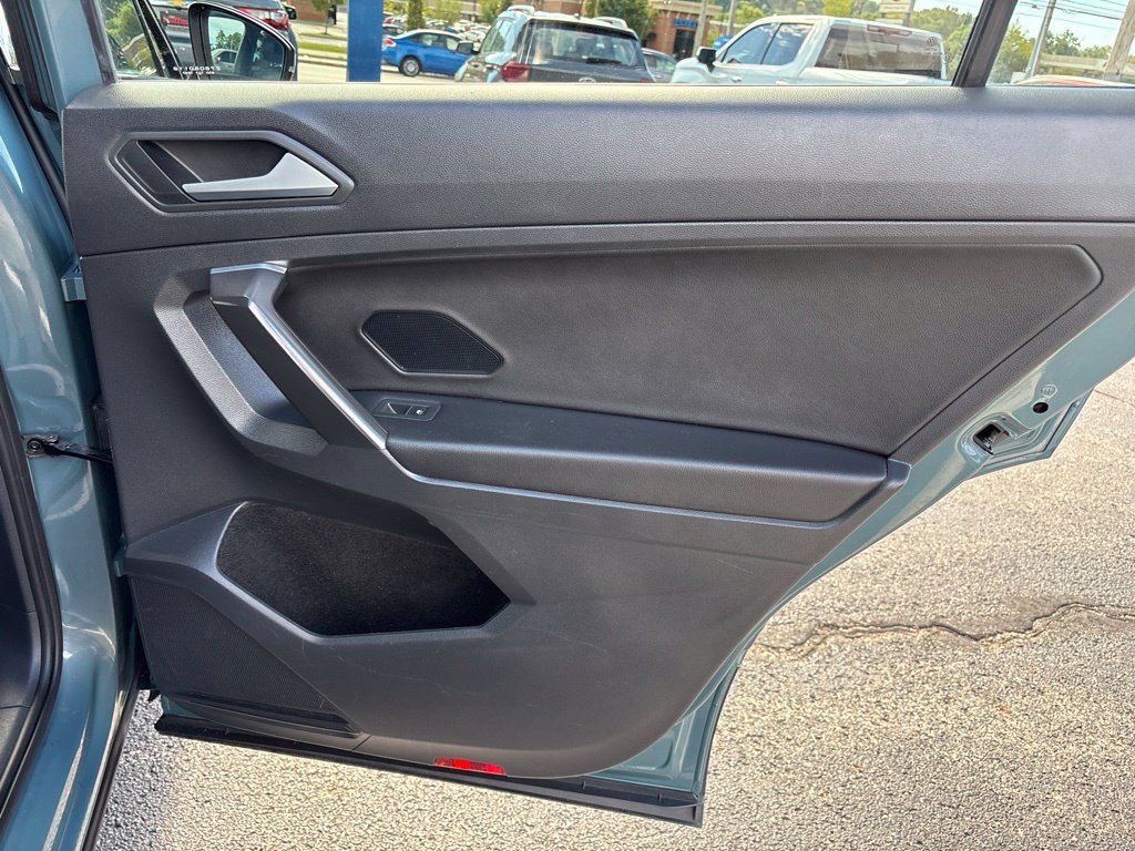 Used 2021 Volkswagen Tiguan SE w/ Panoramic Sunroof Package AWD/4WD image 37