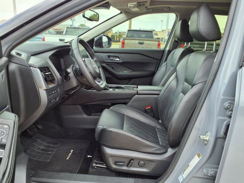 Used 2024 Nissan Rogue Platinum w/ Platinum Premium Package FWD image 24