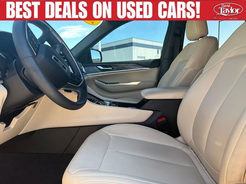 Used 2023 Jeep Grand Cherokee Limited AWD/4WD image 10