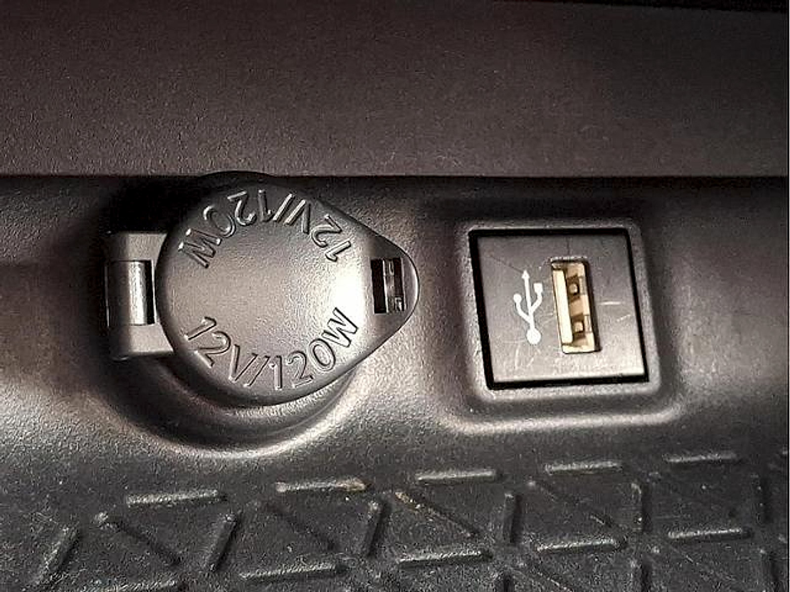 Used 2024 Toyota RAV4 XLE w/ Convenience Package FWD image 16