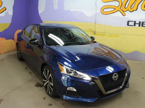Used 2022 Nissan Altima 2.5 SR FWD image 2