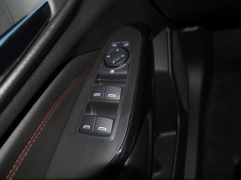 Certified 2025 Chevrolet Trax RS w/ Sunroof Package image 29