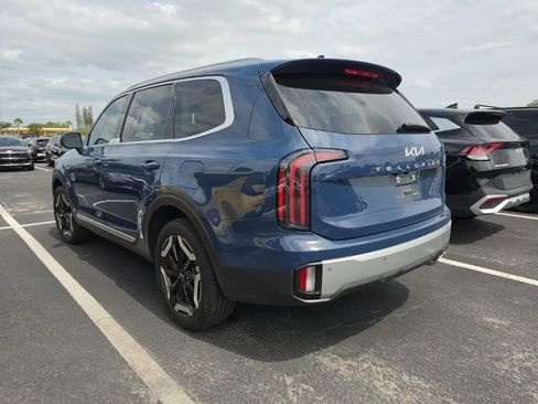 Certified 2023 Kia Telluride EX w/ EX Captain's Chair Package FWD image 12
