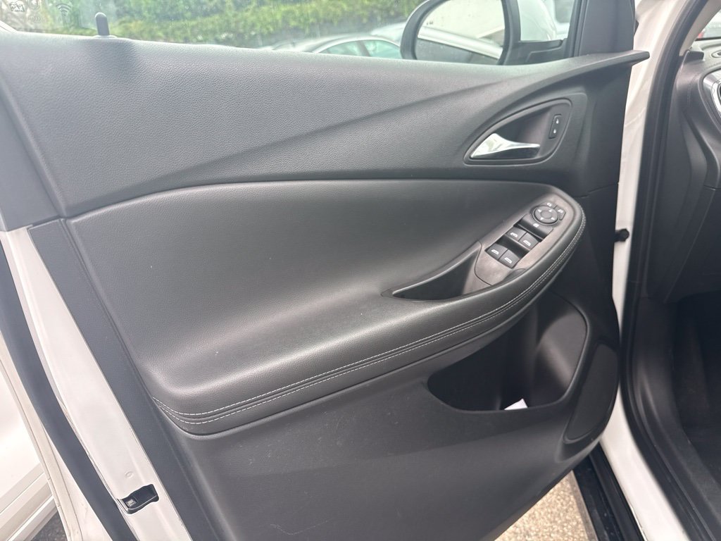 Used 2024 Buick Encore GX Sport Touring AWD/4WD image 13