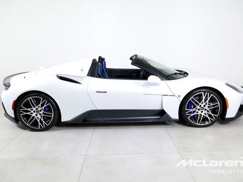 Used 2023 Maserati MC20 Spyder image 11