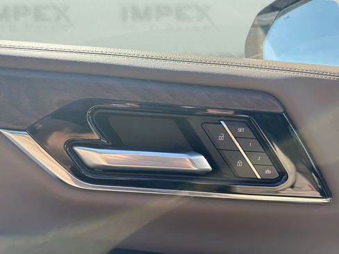 Used 2025 GMC Yukon XL Denali w/ Sun & Power Step Package AWD/4WD image 11