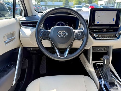 Used 2023 Toyota Corolla Cross XLE w/ Convenience Package AWD/4WD image 35