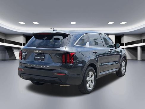 Used 2022 Kia Sorento LX FWD image 6