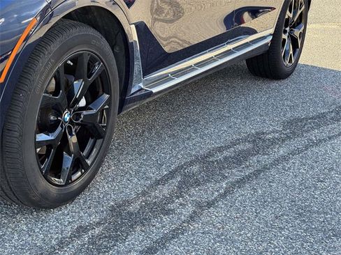 Used 2021 BMW X7 xDrive40i w/ Premium Package image 13