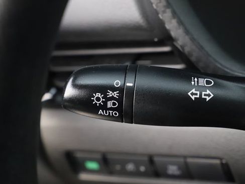 Used 2024 Nissan Sentra SV FWD image 33