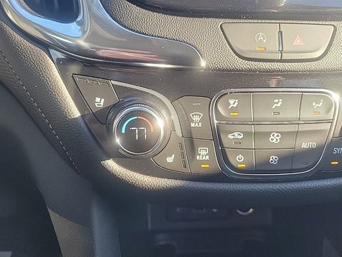 Used 2024 Chevrolet Equinox Premier image 16