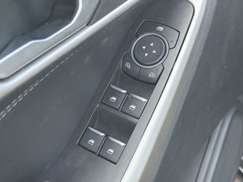 Used 2023 Ford Explorer XLT AWD/4WD image 21
