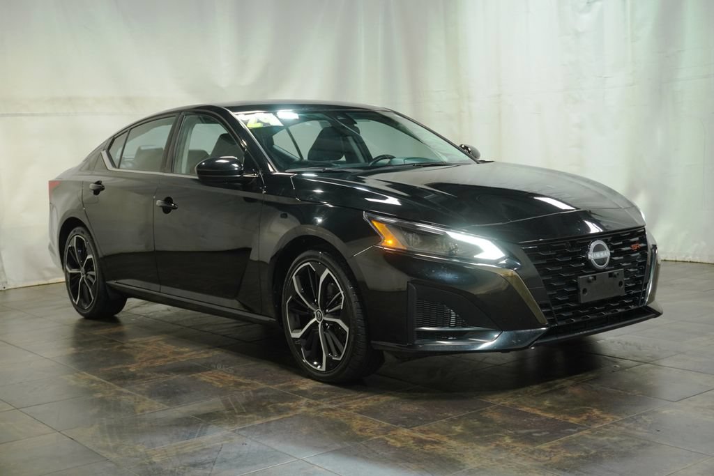 Used 2024 Nissan Altima 2.5 SR FWD image 1