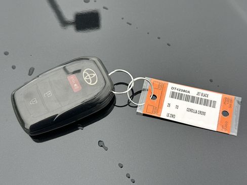 Certified 2025 Toyota Corolla Cross LE FWD image 36