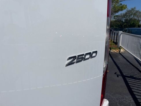 Used 2025 Mercedes-Benz Sprinter 2500 image 38