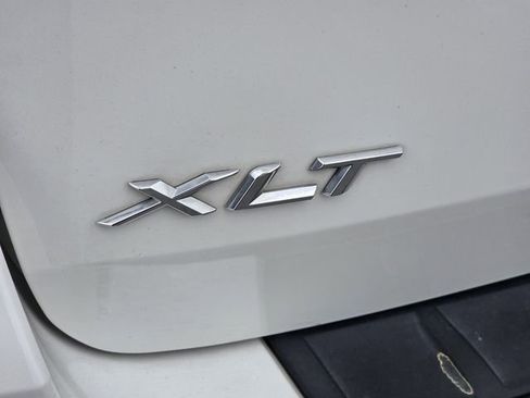 Used 2022 Ford Explorer XLT w/ Equipment Group 202A AWD/4WD image 7
