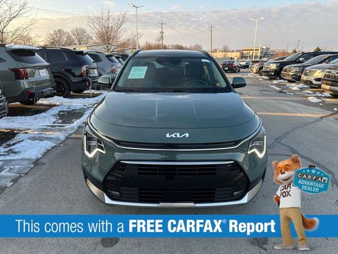 Used 2023 Kia Niro SX Touring image 2