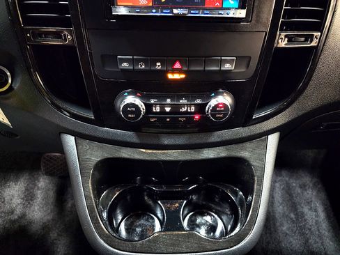 Used 2018 Mercedes-Benz Metris Passenger image 34