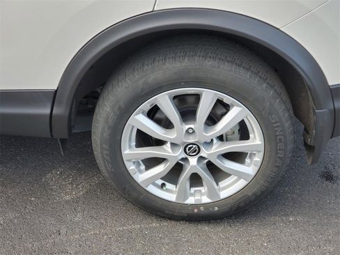 Certified 2022 Nissan Rogue Sport SV image 6