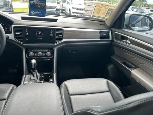 Used 2023 Volkswagen Atlas SE w/ Black Wheel Package FWD image 11