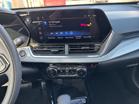 Used 2025 Chevrolet Trax LT image 17