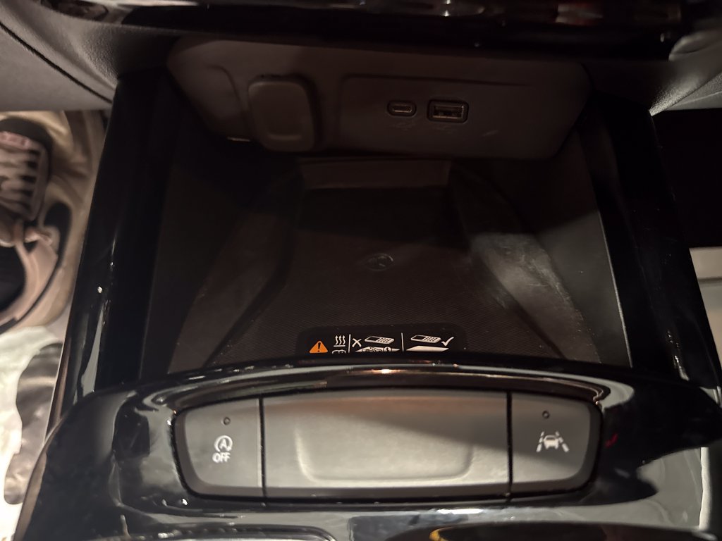 Used 2025 Chevrolet Trax RS w/ Sunroof Package FWD image 21