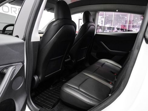 Used 2025 Tesla Model Y Long Range image 40