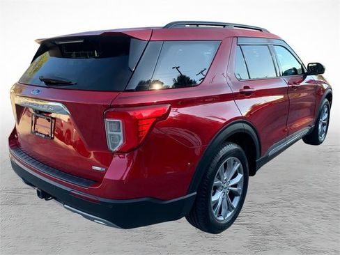 Used 2020 Ford Explorer XLT w/ Equipment Group 202A AWD/4WD image 3