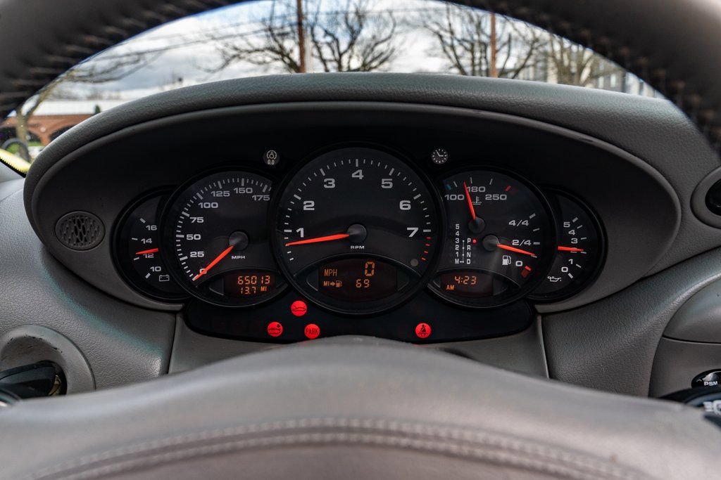 Used 2001 Porsche 911 Carrera RWD image 12