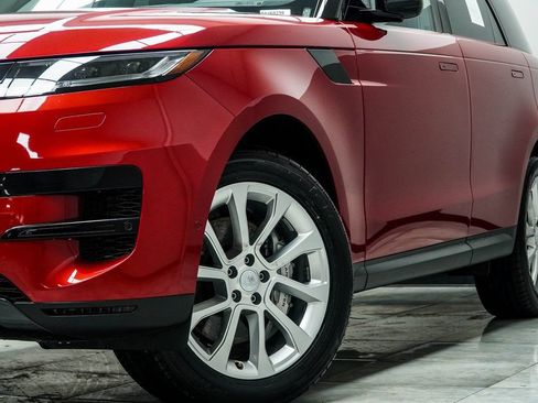 Used 2025 Land Rover Range Rover Sport SE AWD/4WD image 3