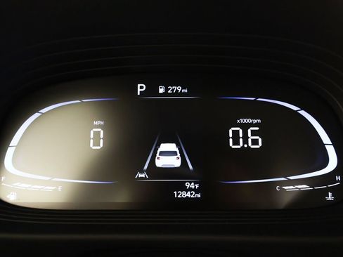 Used 2025 Hyundai Venue Limited FWD image 32