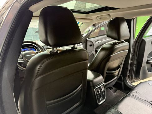 Used 2017 Chrysler 300 C image 14