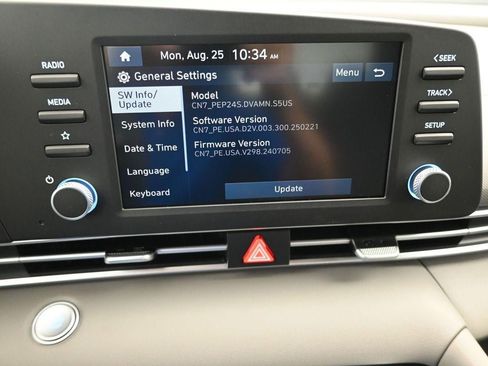 New 2025 Hyundai Elantra Sport image 17