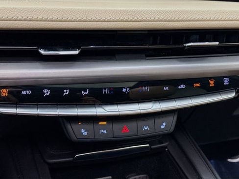 Used 2024 Cadillac XT4 Luxury w/ Cold Weather Package image 17