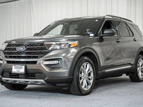 Certified 2020 Ford Explorer XLT w/ Equipment Group 202A AWD/4WD image 3