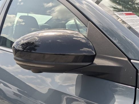 Used 2025 Nissan Sentra SR w/ SR Premium Package FWD image 13