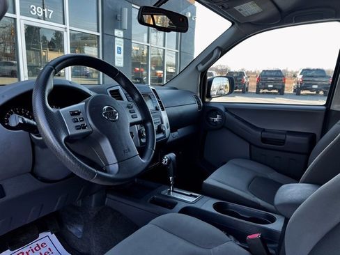 Used 2015 Nissan Xterra S image 12