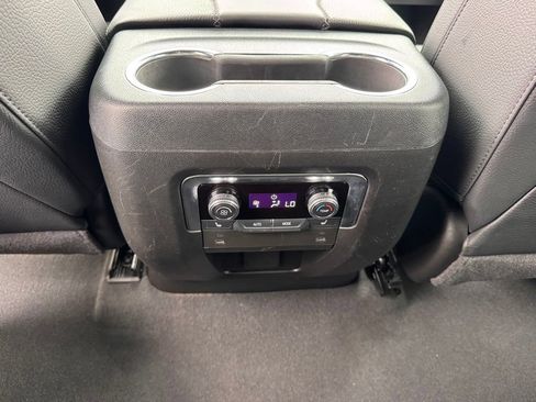 Used 2025 GMC Yukon Denali AWD/4WD image 29