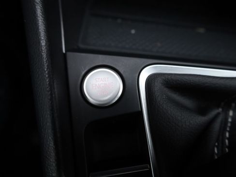 Used 2025 Volkswagen Jetta SE w/ Sunroof Package image 29