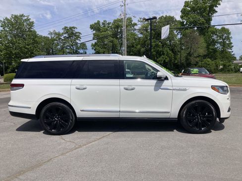 Certified 2024 Lincoln Navigator L Reserve AWD/4WD image 2