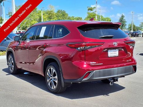 Used 2020 Toyota Highlander XLE AWD/4WD image 5