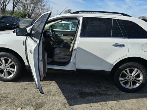 Used 2010 Lincoln MKX 2WD image 3