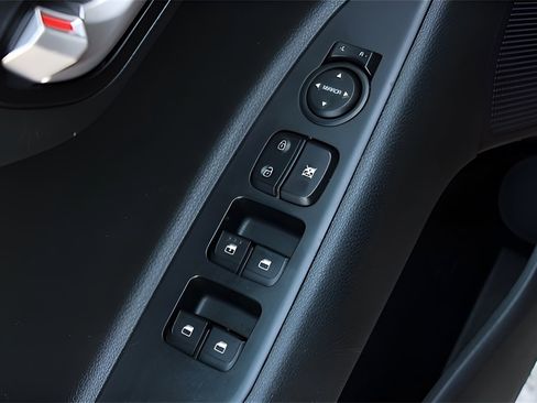 Used 2023 Kia Rio S w/ Technology Package image 8