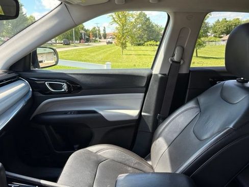 Used 2022 Jeep Compass Limited AWD/4WD image 13