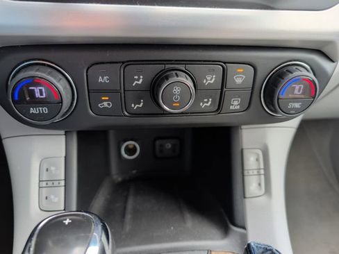 Used 2017 GMC Acadia SLE image 18