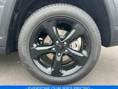 New 2025 Jeep Grand Cherokee Limited w/ Black Appearance Package image 34