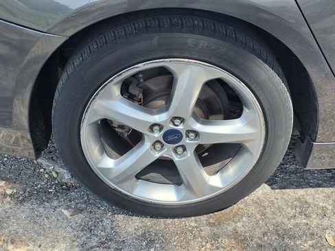 Used 2015 Ford Fusion SE FWD image 8