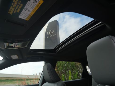 Used 2024 Lexus RX 350 Premium image 19