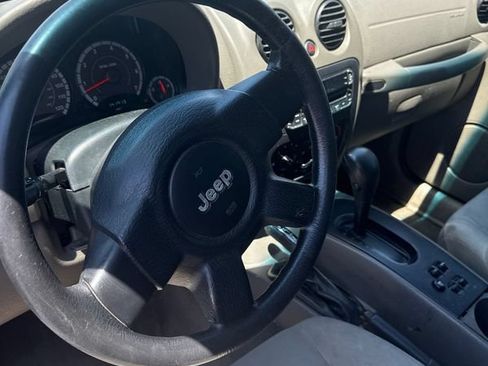 Used 2007 Jeep Liberty Sport AWD/4WD image 2